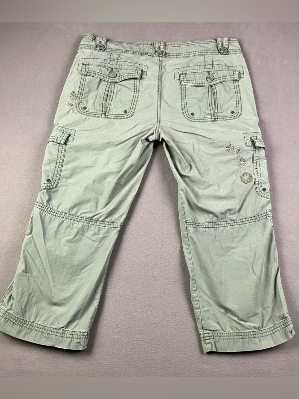 Y2K Aeropostale Women’s Cargo Capri Pants Size 11/12? Green Embroidered Flowers - Picture 2 of 14